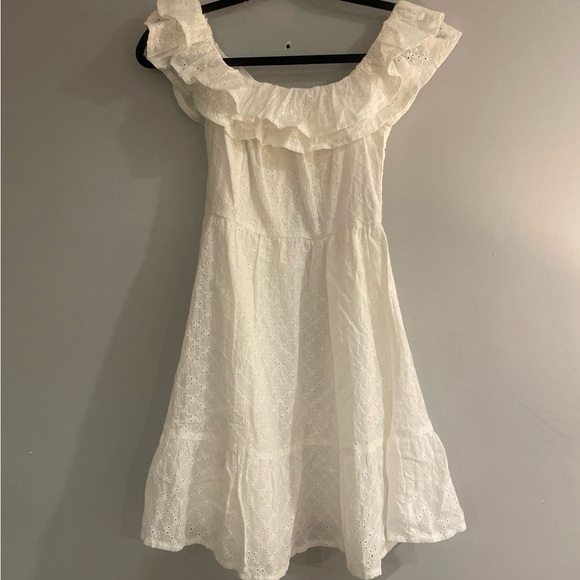 Off the shoulder lace dress - Picture 3 of 6